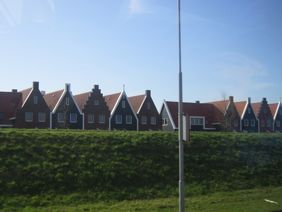 Casas à saída de Volendam